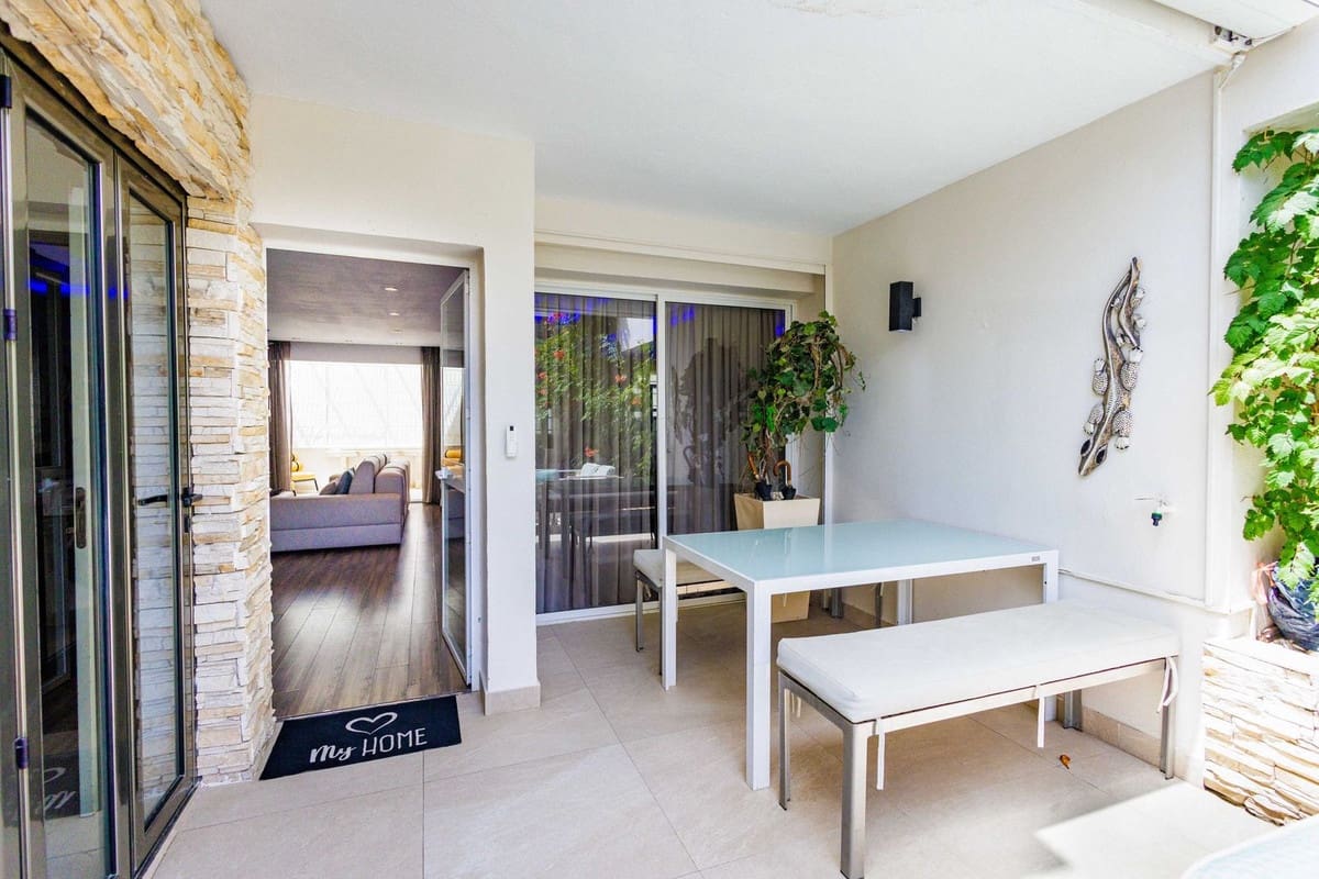 5 soveværelse Byhus til salg i Marbella med swimmingpool garage - € 720.000 (Ref: 9129043)