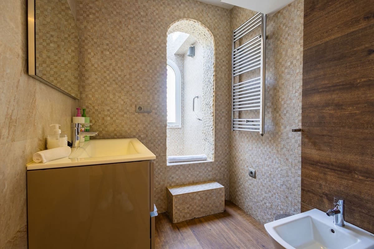 5 soveværelse Byhus til salg i Marbella med swimmingpool garage - € 720.000 (Ref: 9129043)