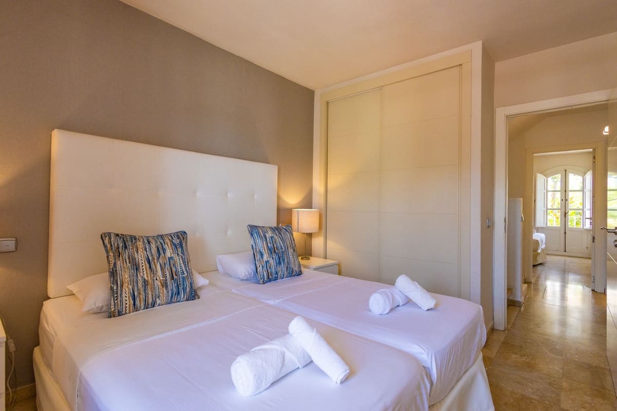 5 makuuhuone Omakotitalo myytävänä paikassa Marbella mukana uima-altaan 
autotalli - 720 000 € (Ref: 9129043)