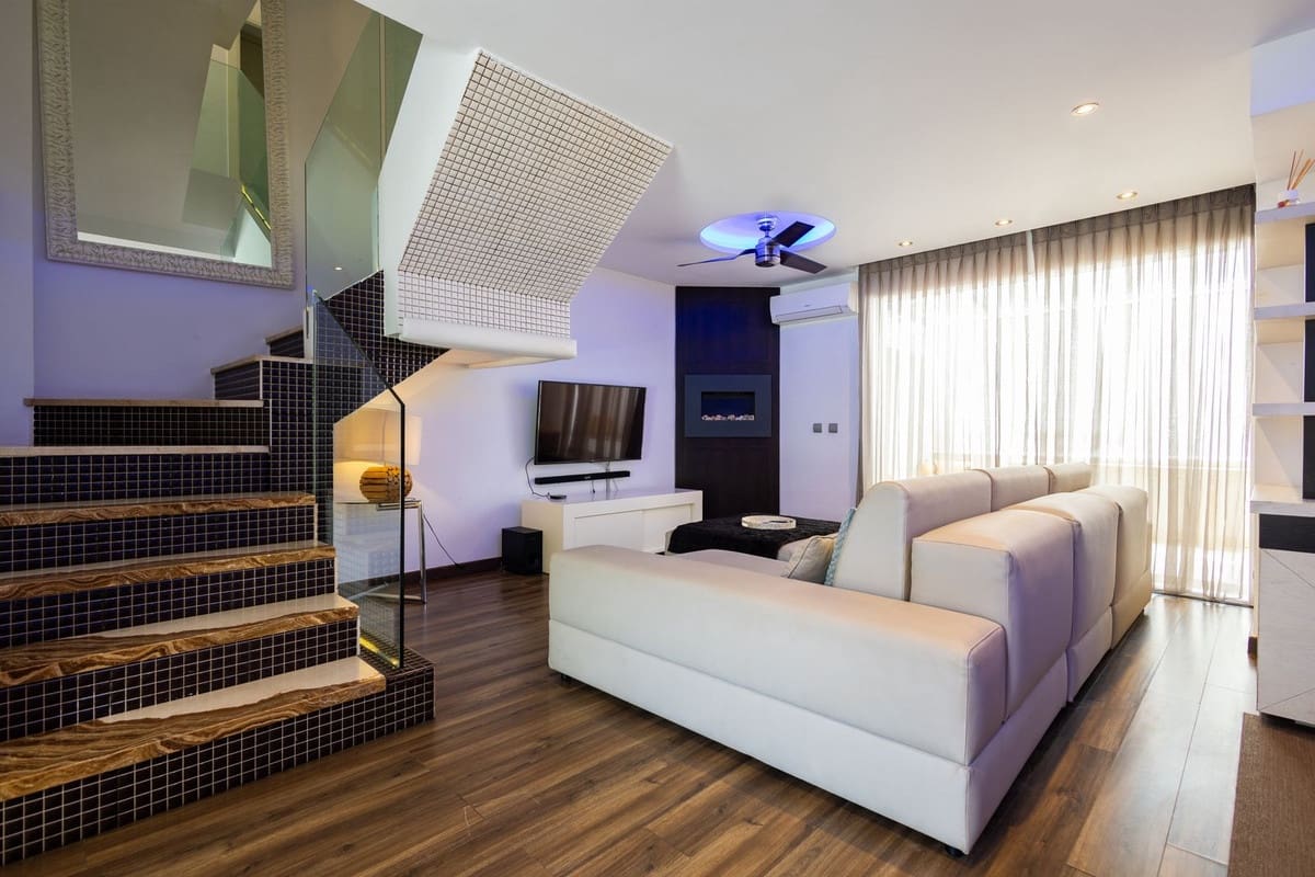 5 makuuhuone Omakotitalo myytävänä paikassa Marbella mukana uima-altaan 
autotalli - 720 000 € (Ref: 9129043)