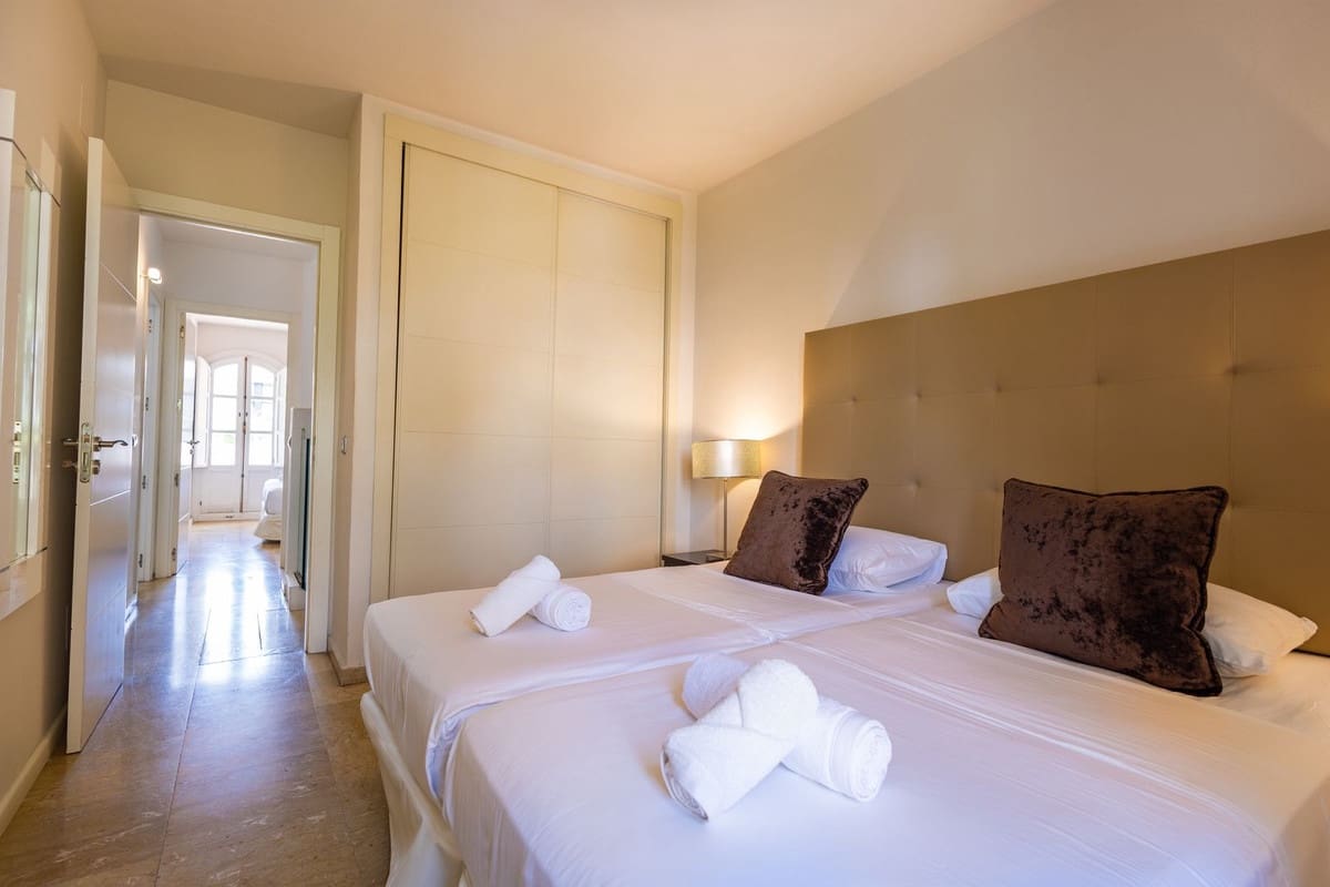 5 makuuhuone Omakotitalo myytävänä paikassa Marbella mukana uima-altaan 
autotalli - 720 000 € (Ref: 9129043)