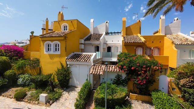 5 Zimmer Haus zu verkaufen in Marbella mit Pool Garage - 720.000 € (Ref: 9129043)