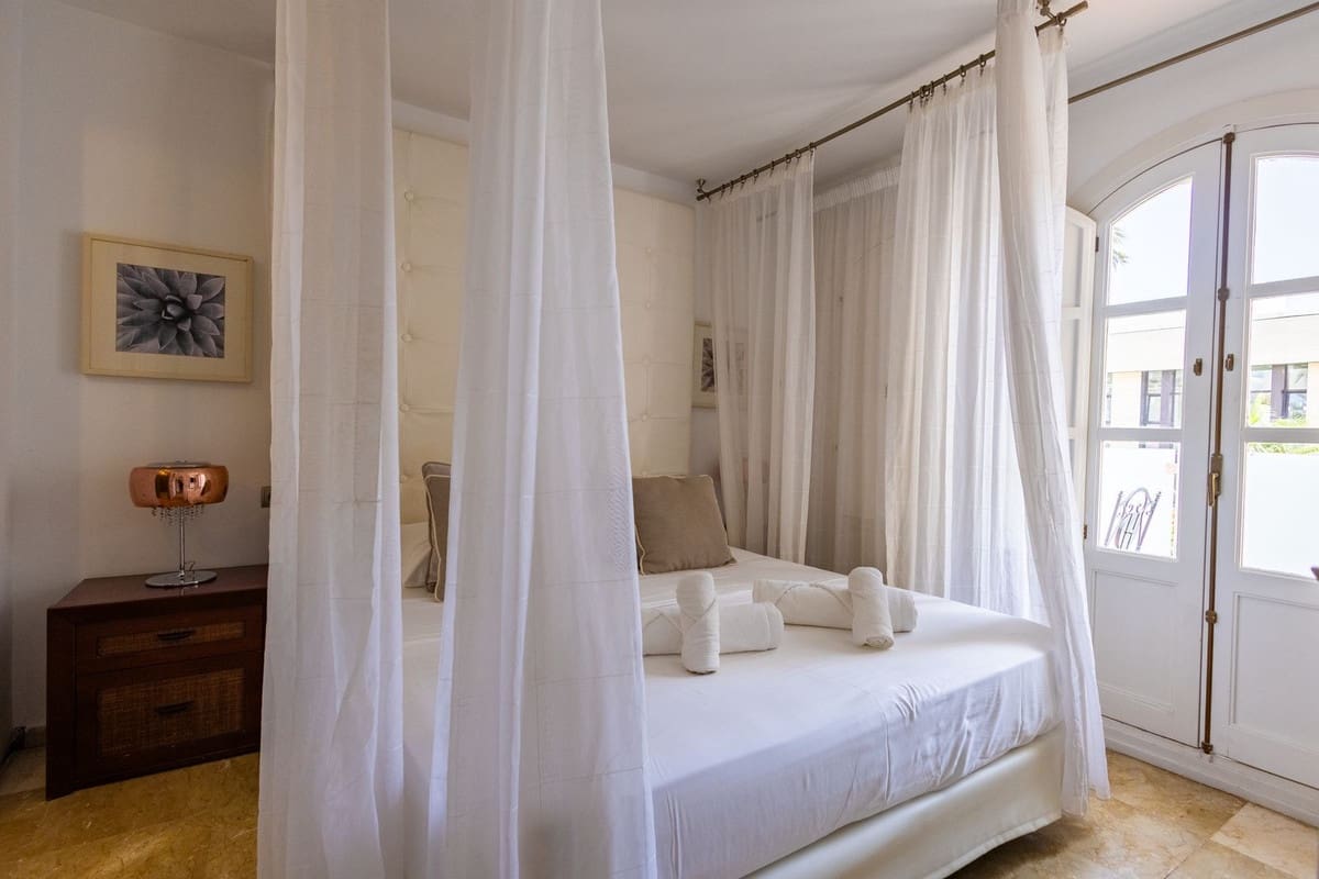 5 makuuhuone Omakotitalo myytävänä paikassa Marbella mukana uima-altaan 
autotalli - 720 000 € (Ref: 9129043)