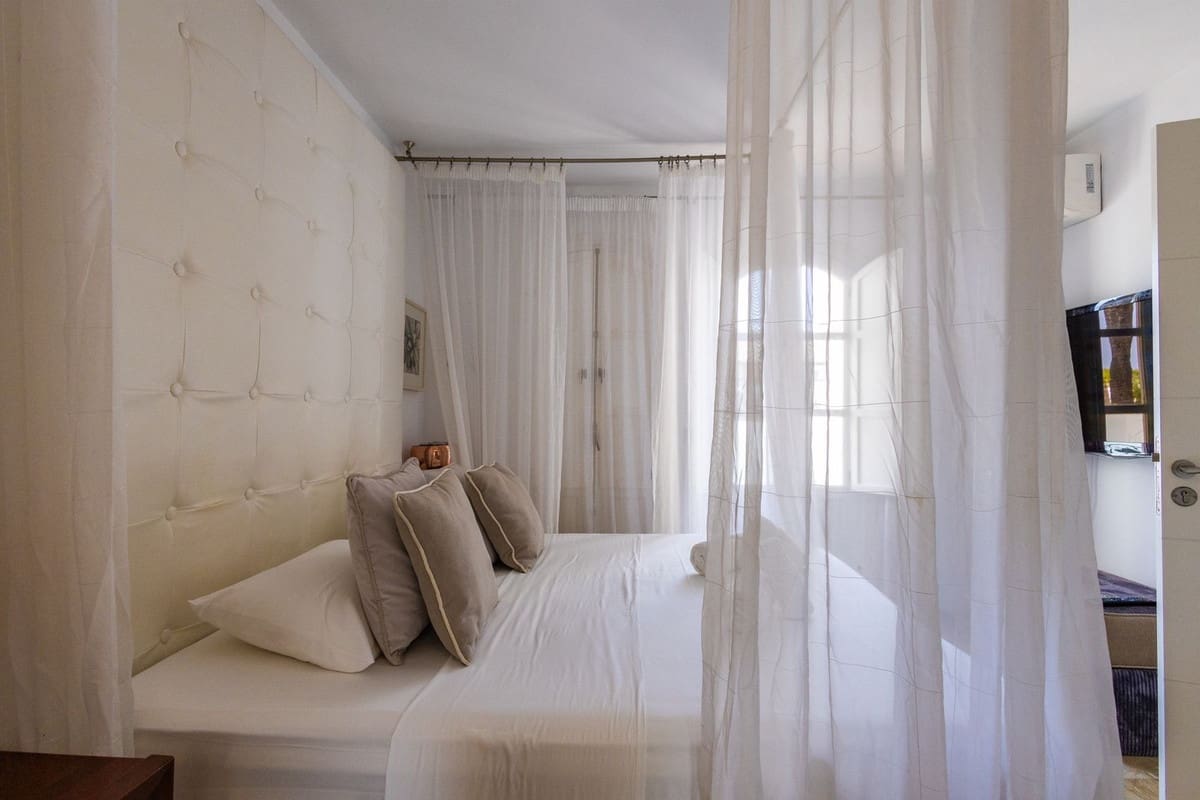 5 makuuhuone Omakotitalo myytävänä paikassa Marbella mukana uima-altaan 
autotalli - 720 000 € (Ref: 9129043)