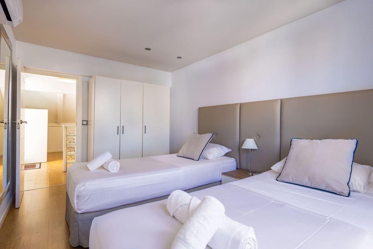 5 makuuhuone Omakotitalo myytävänä paikassa Marbella mukana uima-altaan 
autotalli - 720 000 € (Ref: 9129043)