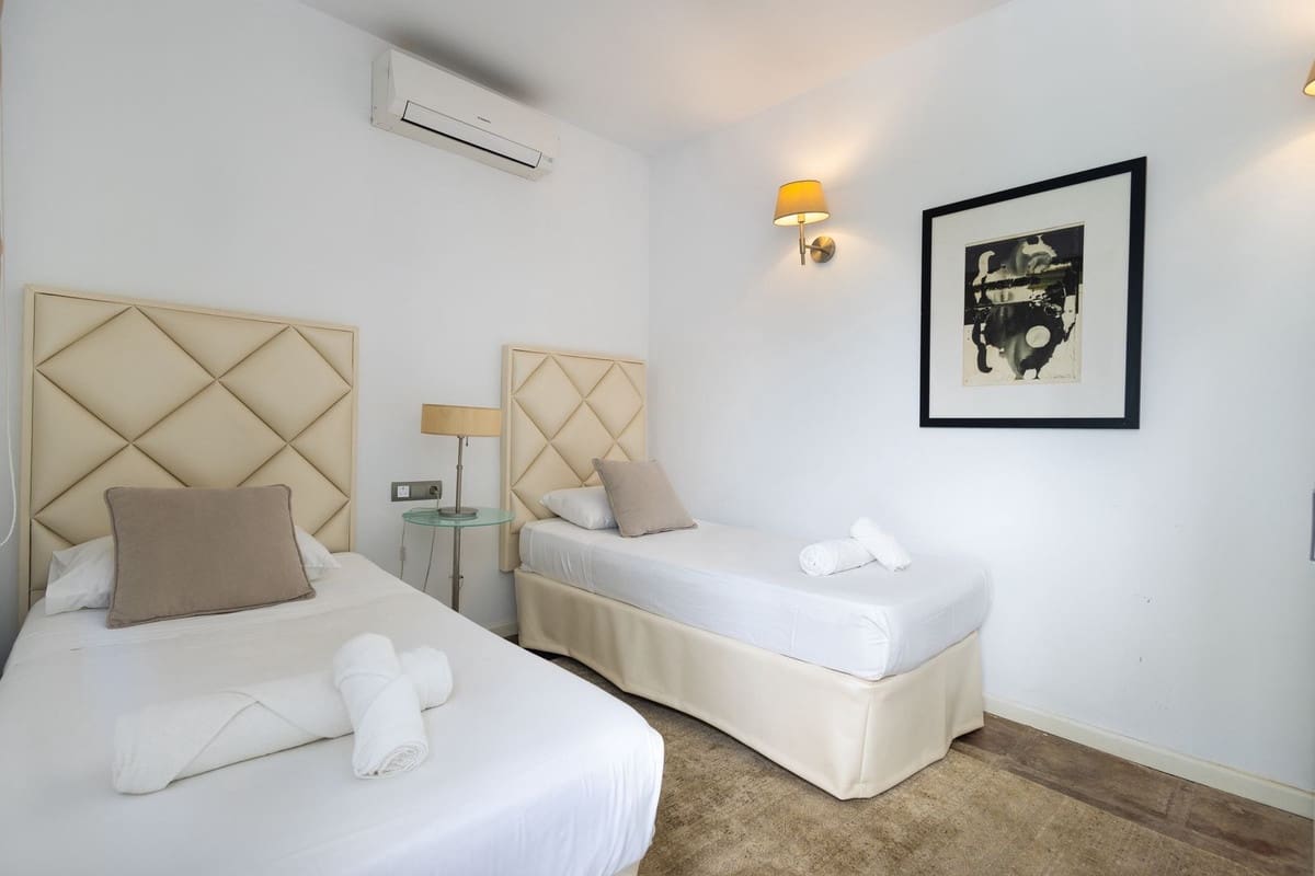 5 makuuhuone Omakotitalo myytävänä paikassa Marbella mukana uima-altaan 
autotalli - 720 000 € (Ref: 9129043)