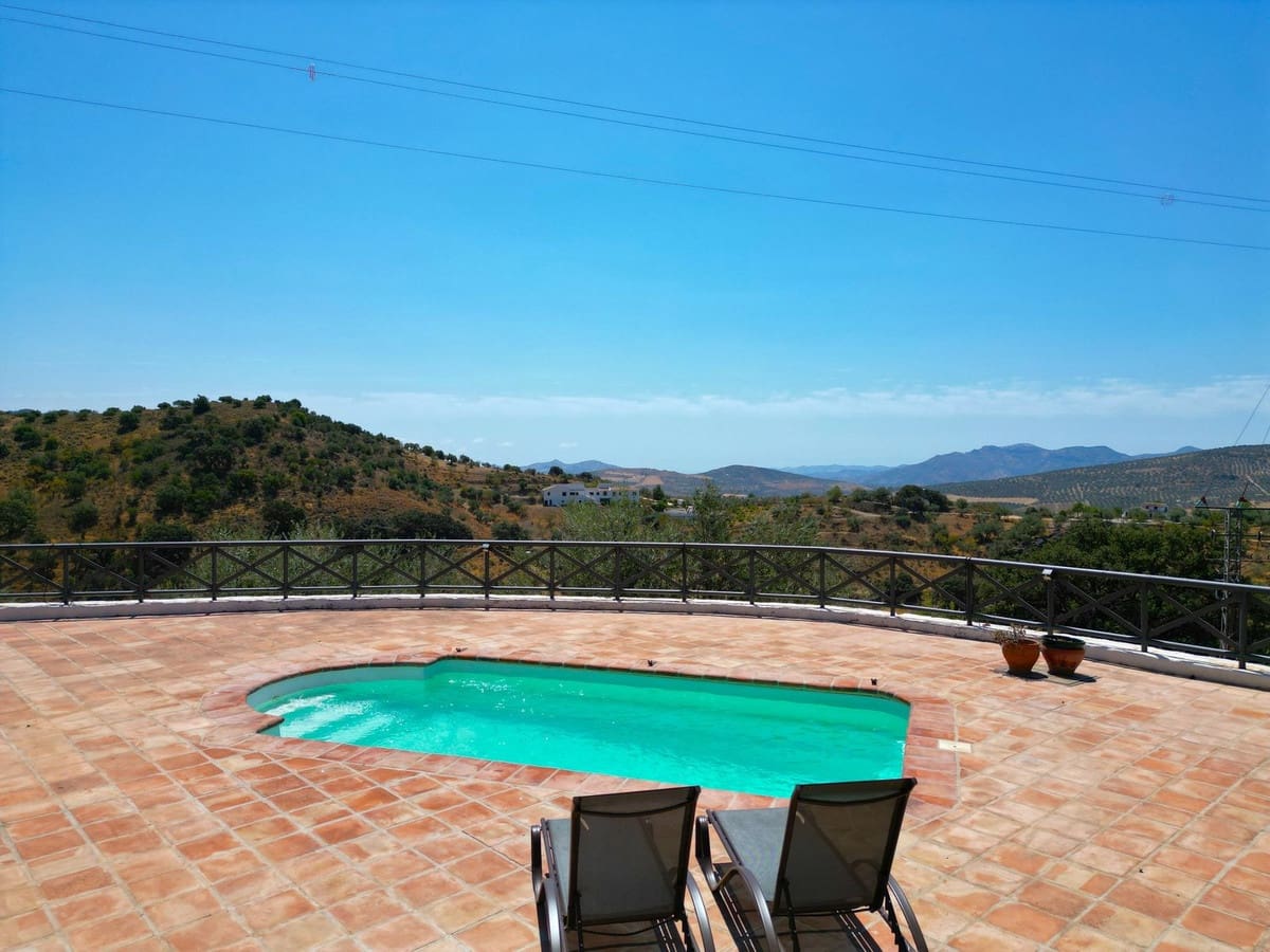 3 soveværelse Villa til salg i Riogordo med swimmingpool garage - € 440.000 (Ref: 9160662)