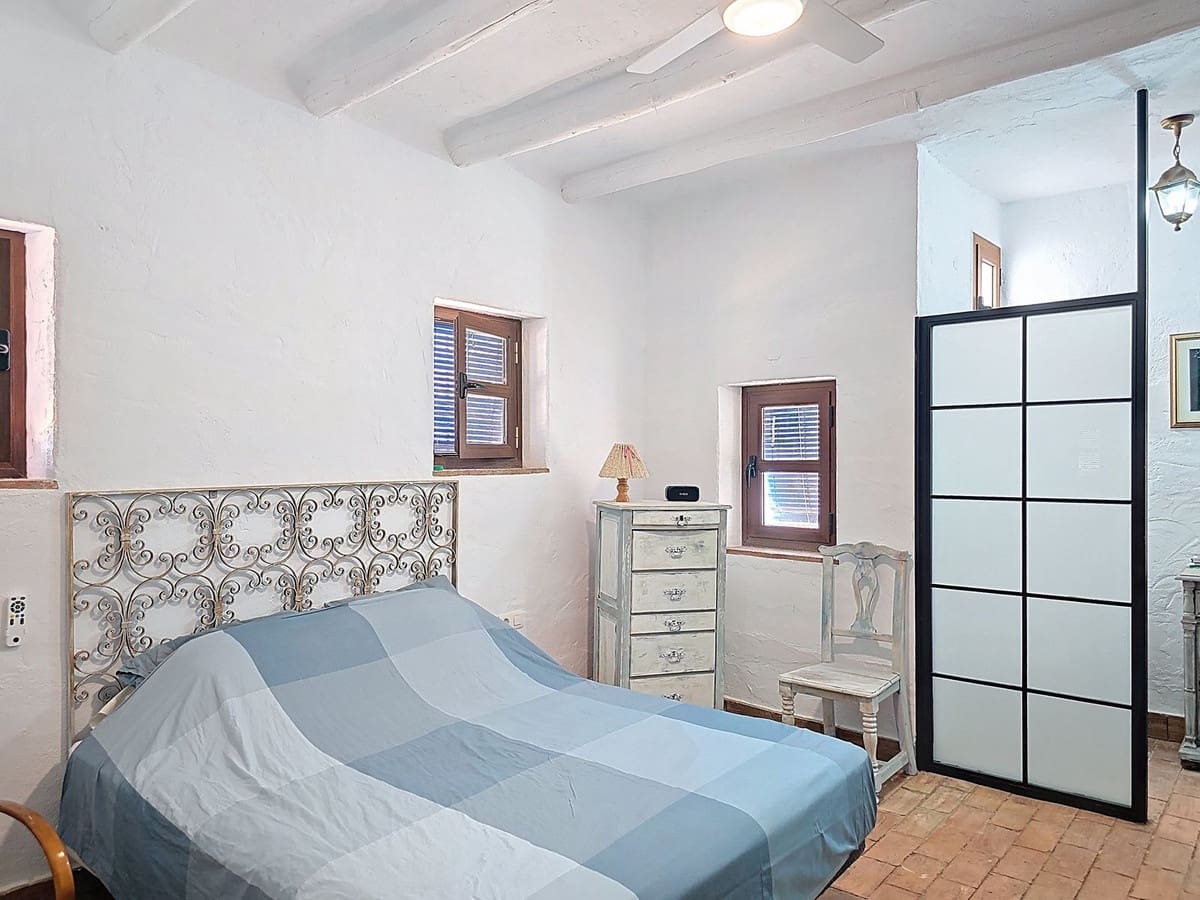 3 soveværelse Villa til salg i Riogordo med swimmingpool garage - € 440.000 (Ref: 9160662)