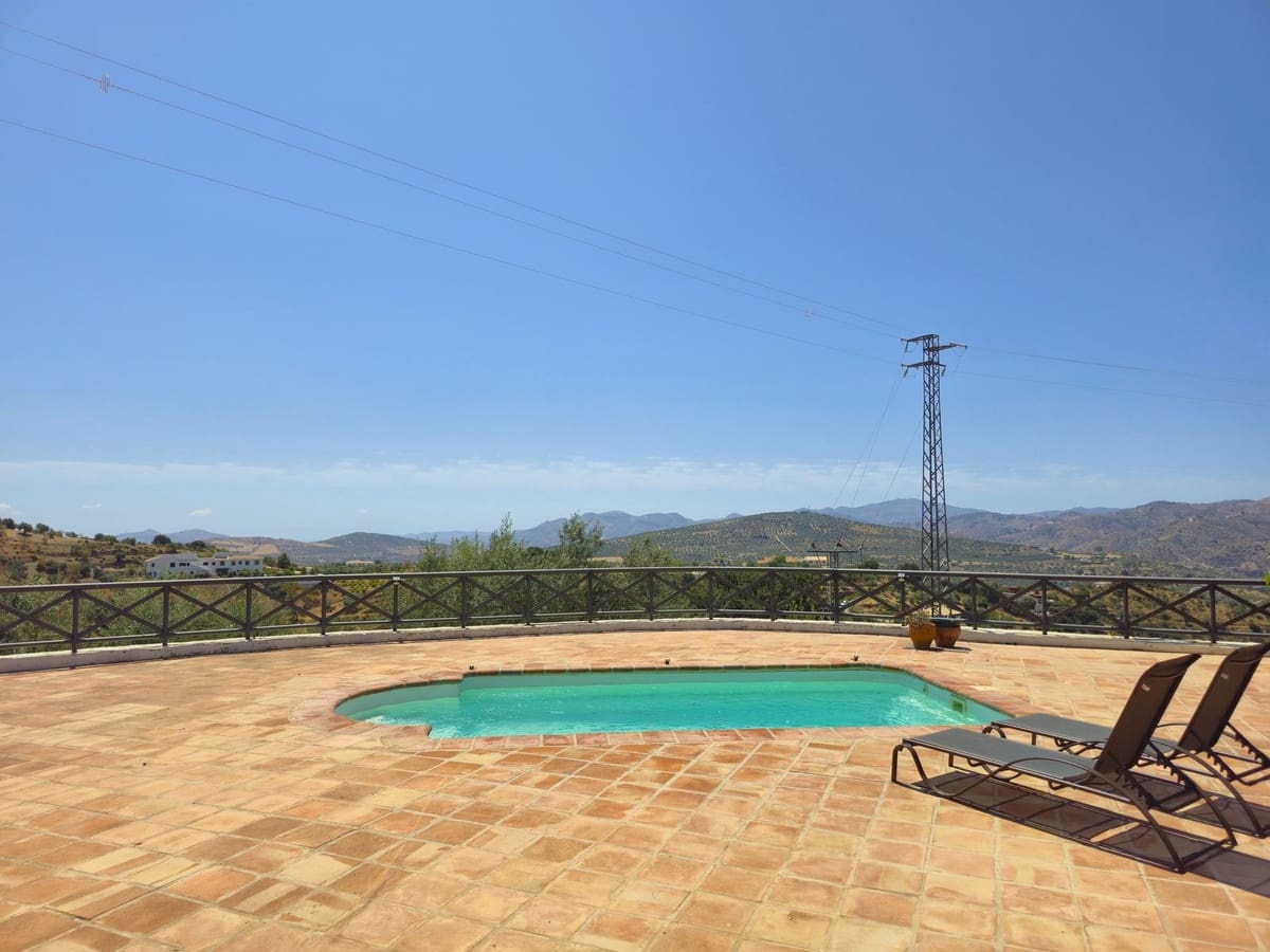 3 soveværelse Villa til salg i Riogordo med swimmingpool garage - € 440.000 (Ref: 9160662)