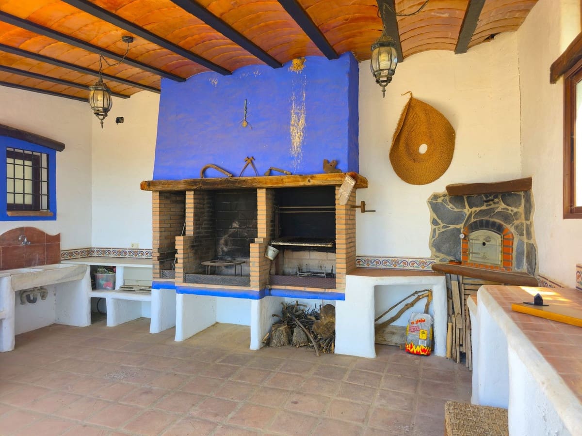 3 soveværelse Villa til salg i Riogordo med swimmingpool garage - € 440.000 (Ref: 9160662)