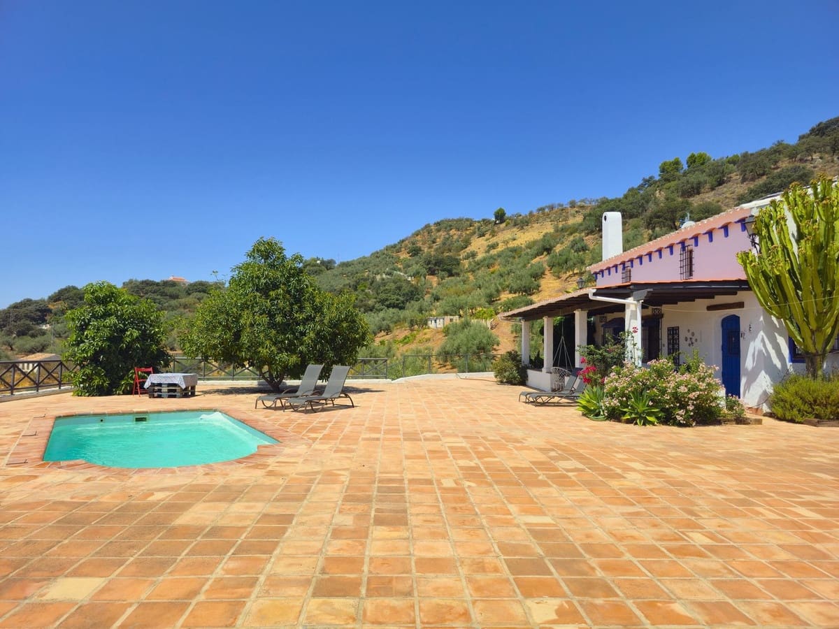 3 soveværelse Villa til salg i Riogordo med swimmingpool garage - € 440.000 (Ref: 9160662)