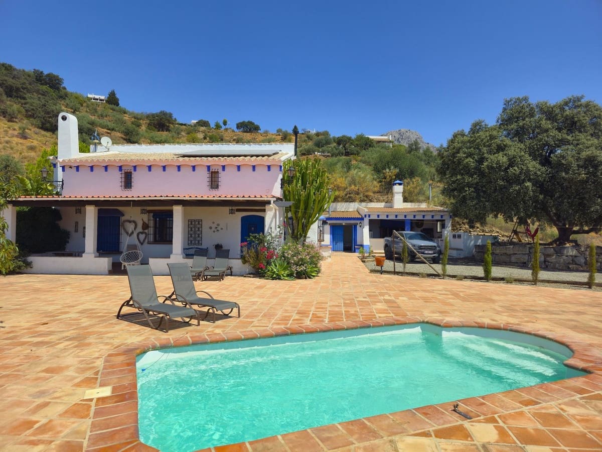 3 soveværelse Villa til salg i Riogordo med swimmingpool garage - € 440.000 (Ref: 9160662)