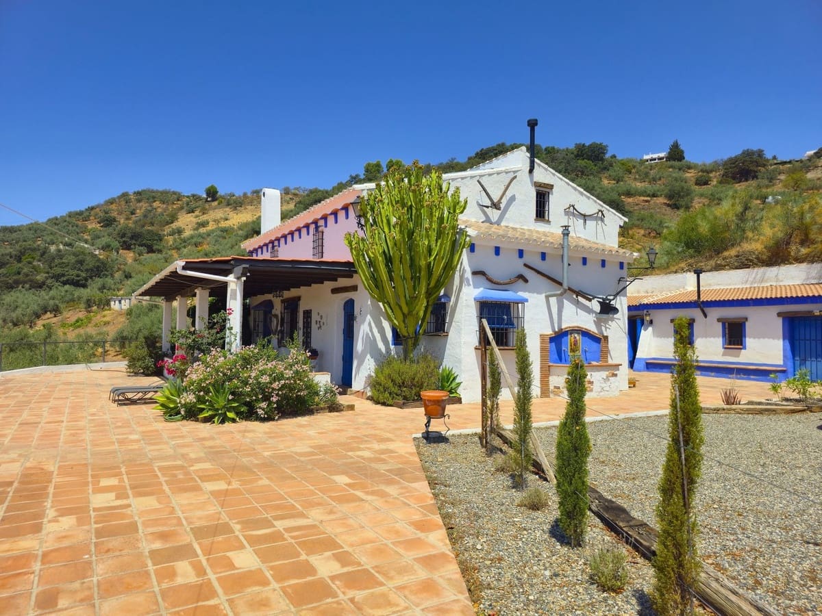 3 slaapkamer Villa te koop in Riogordo met zwembad garage - € 425.000 (Ref: 9160662)