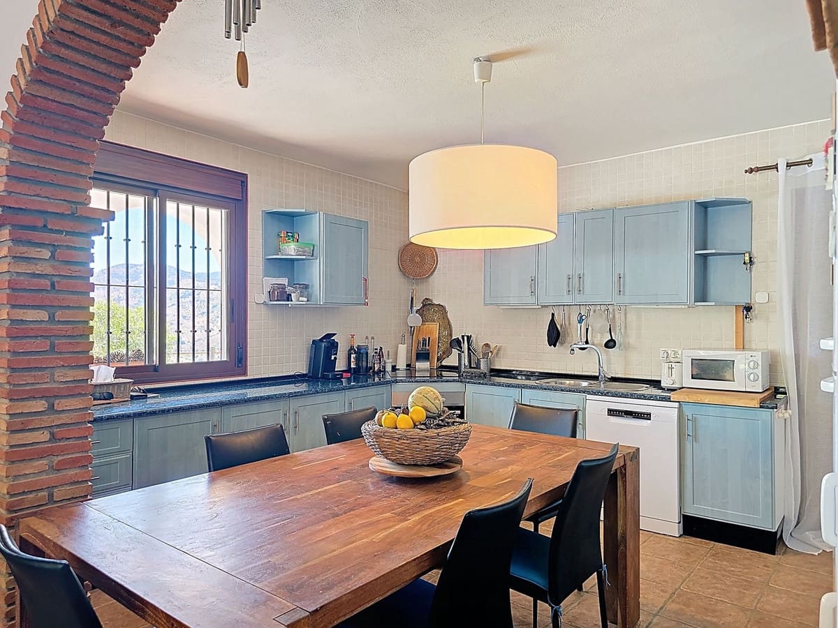 3 soveværelse Villa til salg i Comares med swimmingpool garage - € 339.000 (Ref: 9161983)