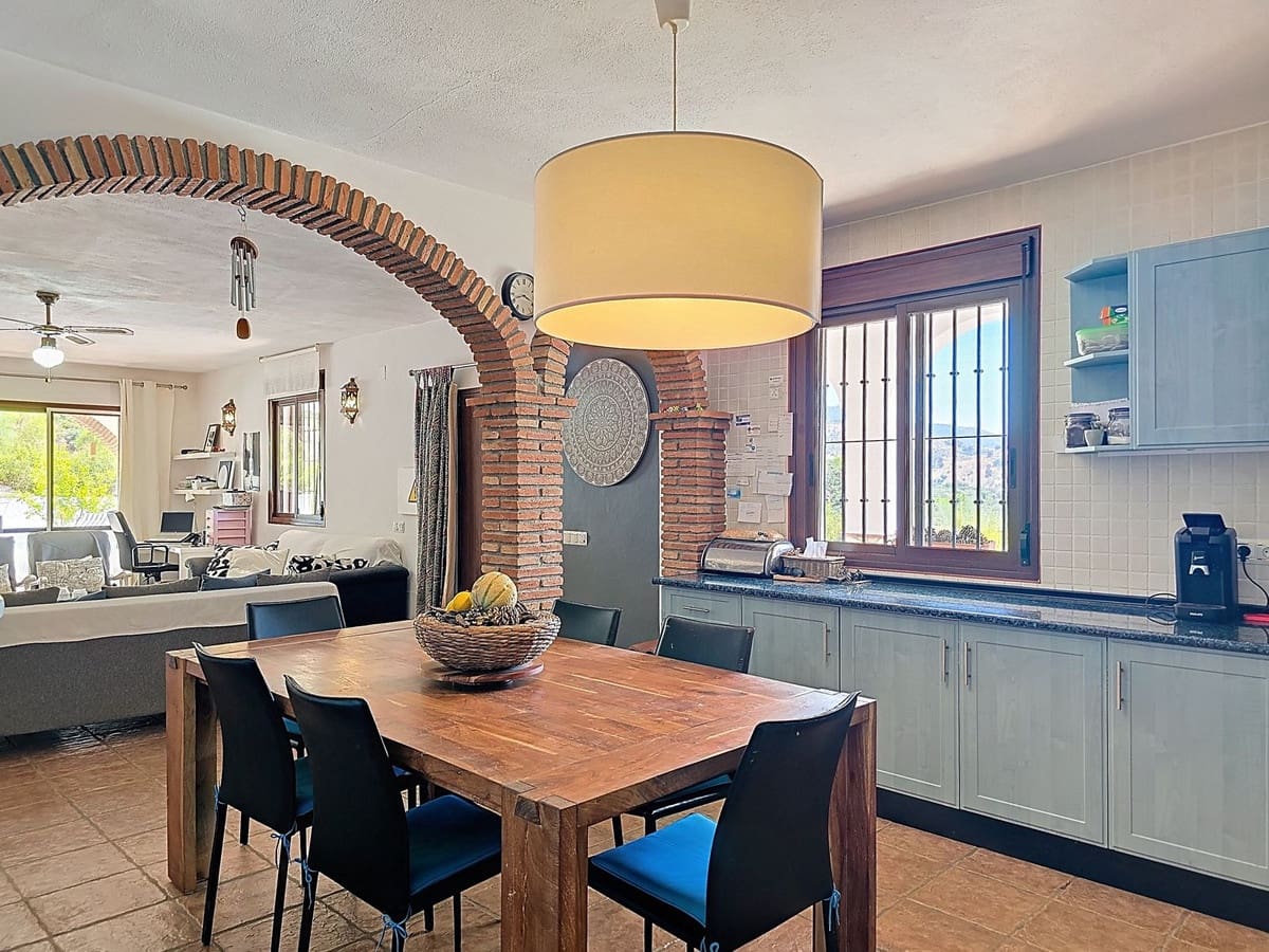 3 soveværelse Villa til salg i Comares med swimmingpool garage - € 339.000 (Ref: 9161983)