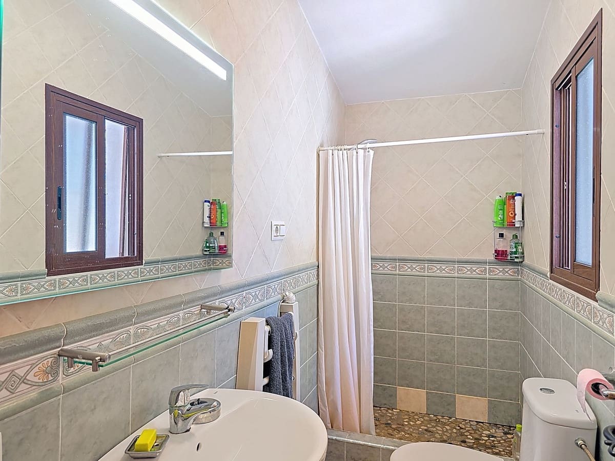 3 soveværelse Villa til salg i Comares med swimmingpool garage - € 339.000 (Ref: 9161983)