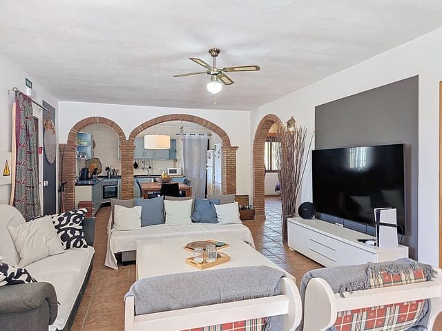 3 sovrum Villa till salu i Comares med pool garage - 339 000 € (Ref: 9161983)