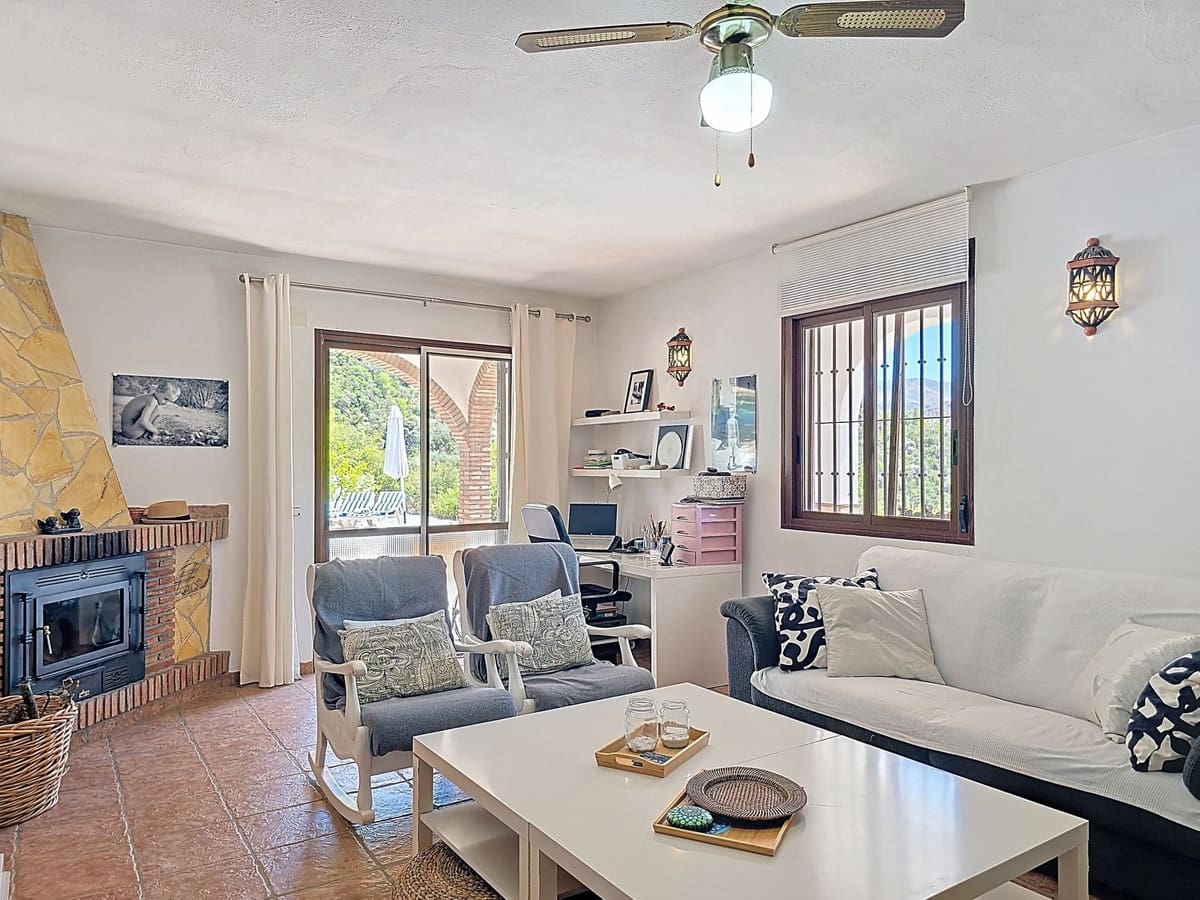 3 soveværelse Villa til salg i Comares med swimmingpool garage - € 339.000 (Ref: 9161983)