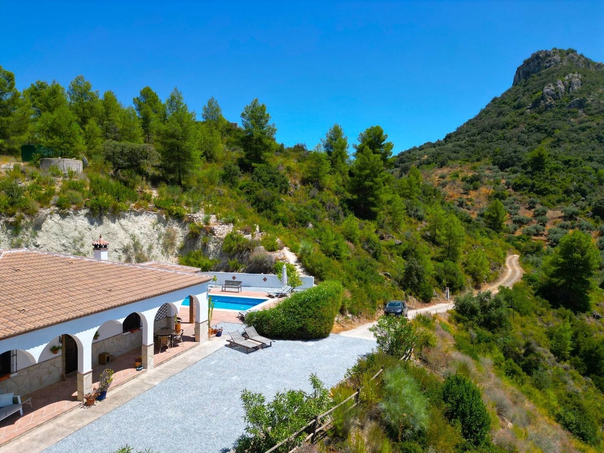 3 soveværelse Villa til salg i Comares med swimmingpool garage - € 339.000 (Ref: 9161983)