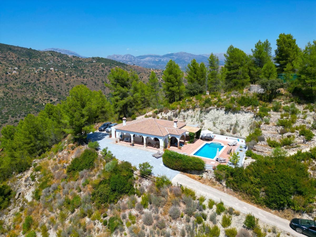 3 soveværelse Villa til salg i Comares med swimmingpool garage - € 339.000 (Ref: 9161983)