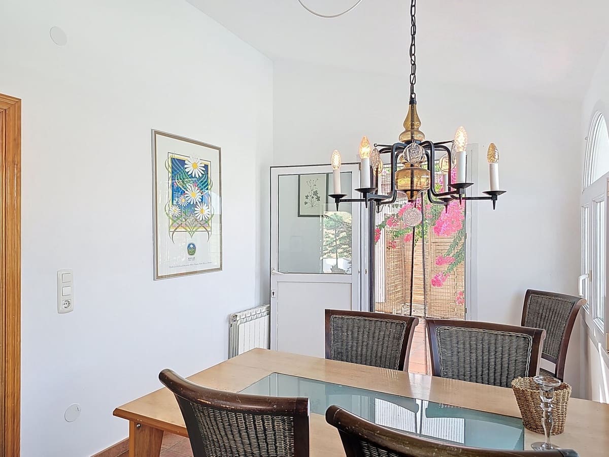 5 soveværelse Villa til salg i Competa med swimmingpool garage - € 395.000 (Ref: 9163275)