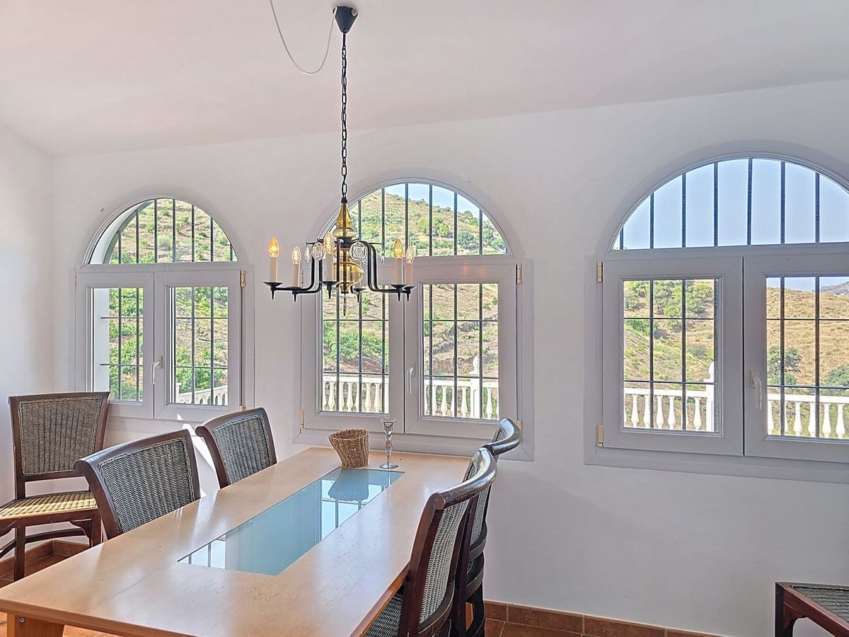 5 soveværelse Villa til salg i Competa med swimmingpool garage - € 395.000 (Ref: 9163275)