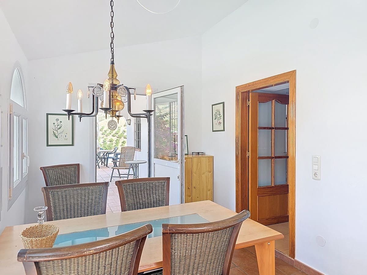 5 soveværelse Villa til salg i Competa med swimmingpool garage - € 395.000 (Ref: 9163275)