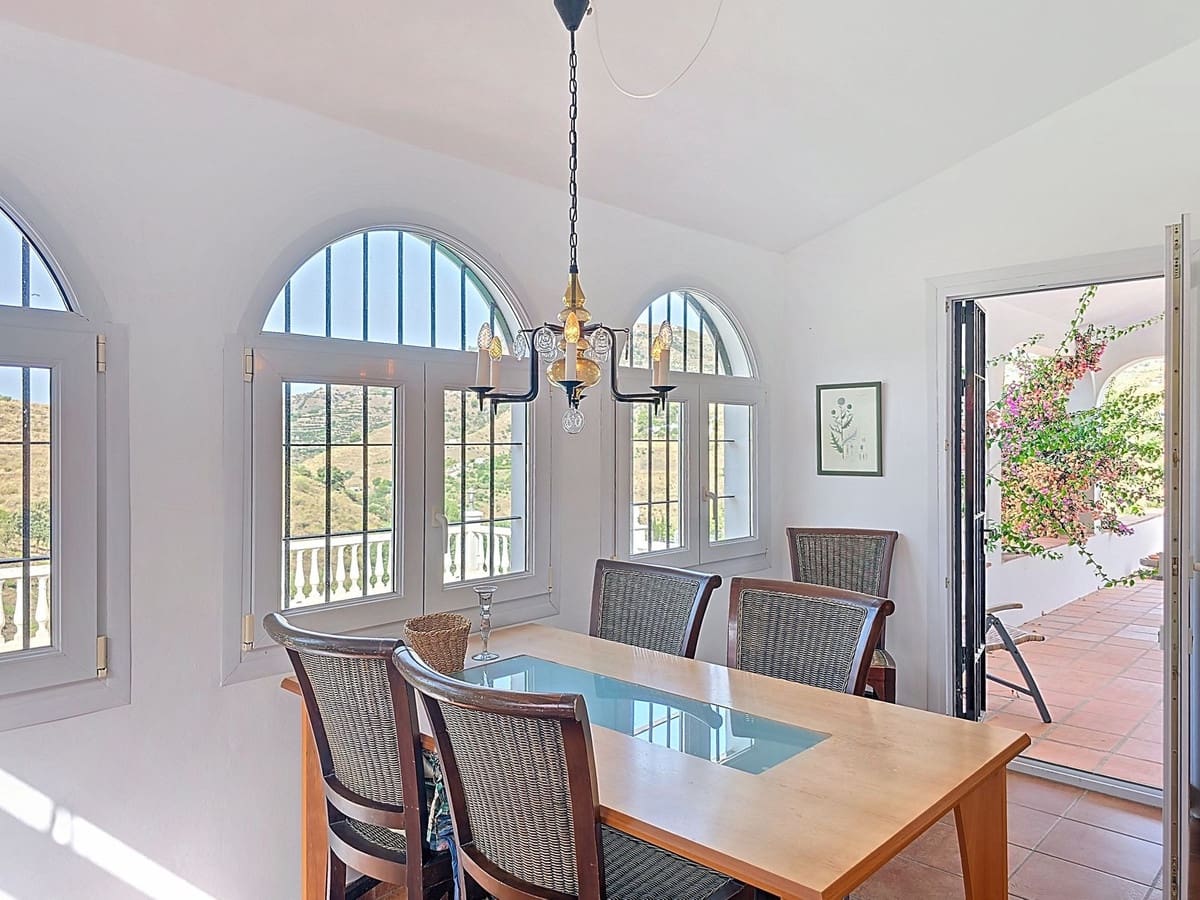 5 soveværelse Villa til salg i Competa med swimmingpool garage - € 395.000 (Ref: 9163275)