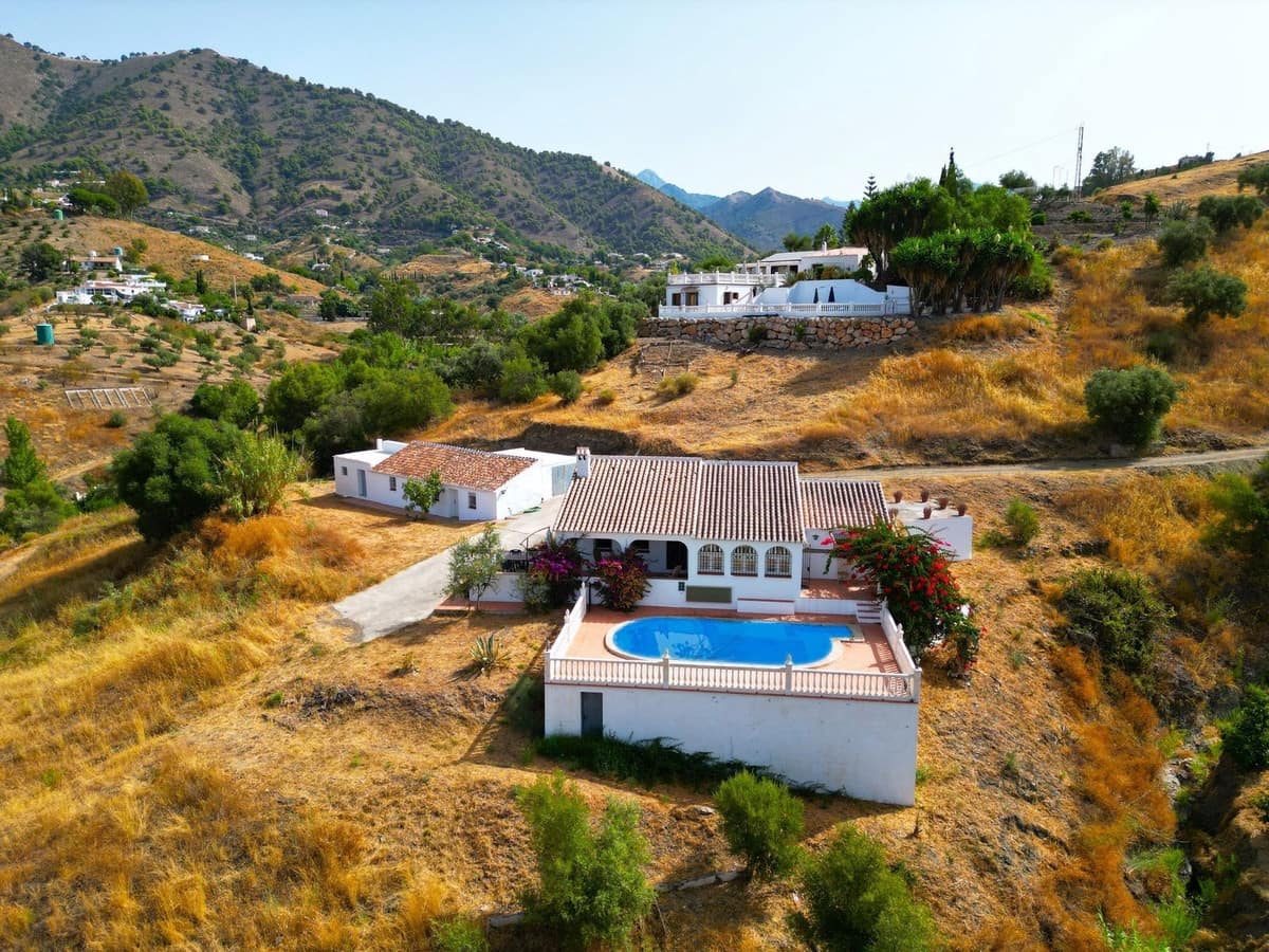 5 soveværelse Villa til salg i Competa med swimmingpool garage - € 395.000 (Ref: 9163275)