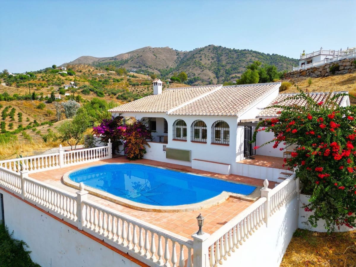 5 soveværelse Villa til salg i Competa med swimmingpool garage - € 395.000 (Ref: 9163275)