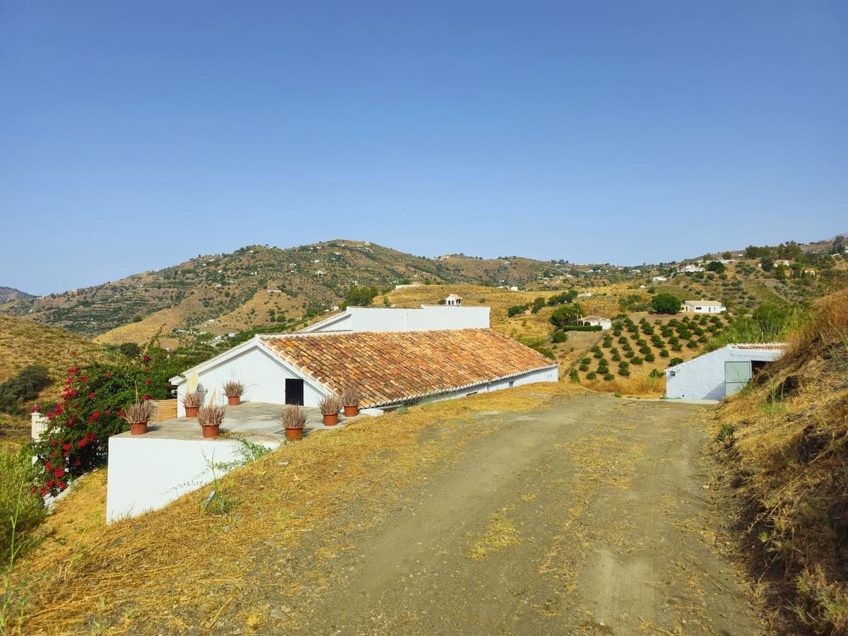 5 soveværelse Villa til salg i Competa med swimmingpool garage - € 395.000 (Ref: 9163275)