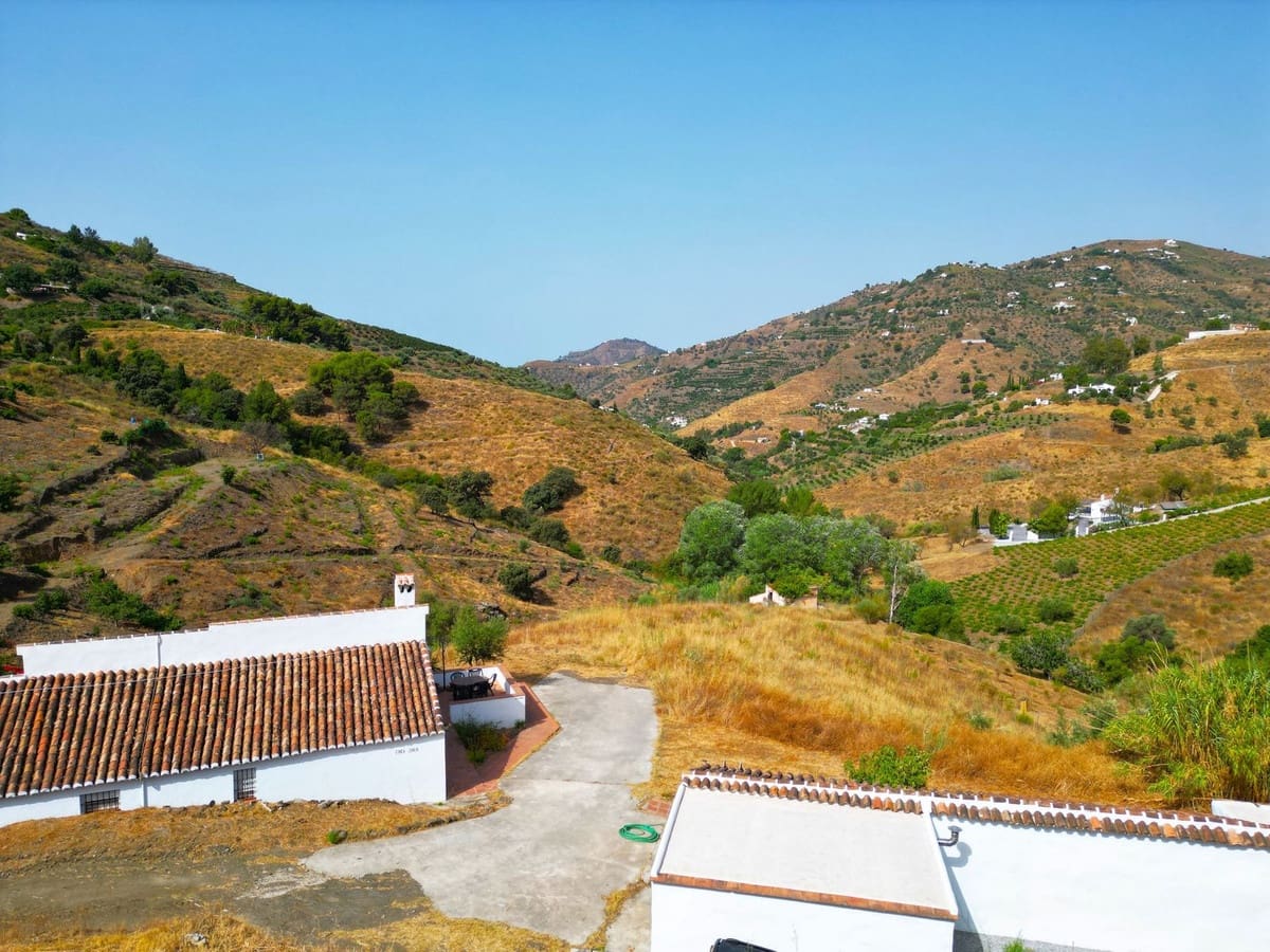 5 soveværelse Villa til salg i Competa med swimmingpool garage - € 395.000 (Ref: 9163275)