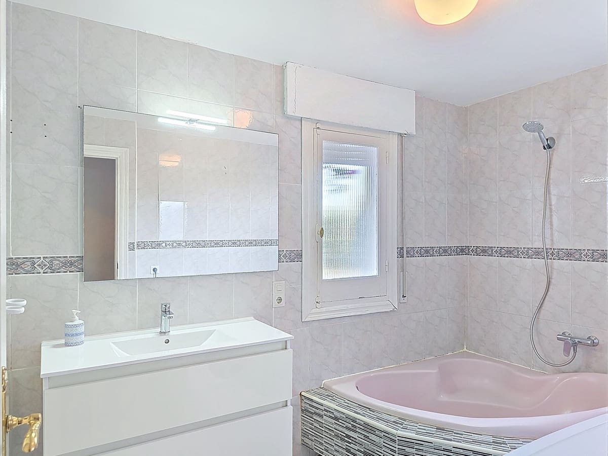 5 slaapkamer Villa te koop in Salobrena met zwembad garage - € 440.000 (Ref: 9165392)