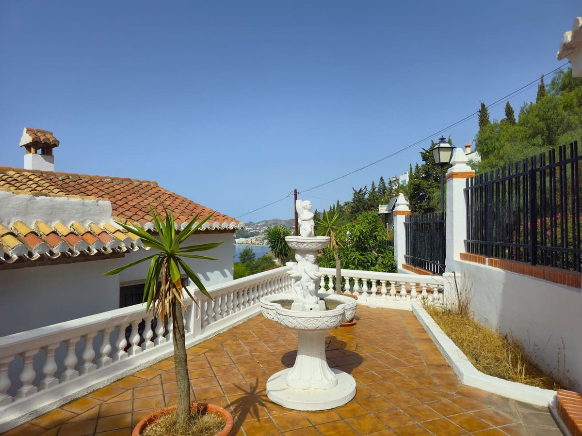 5 slaapkamer Villa te koop in Salobrena met zwembad garage - € 440.000 (Ref: 9165392)