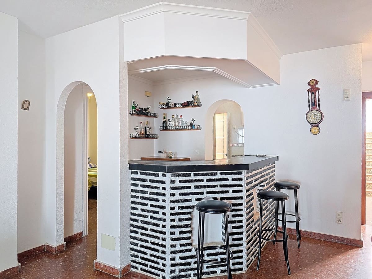 5 slaapkamer Villa te koop in Salobrena met zwembad garage - € 440.000 (Ref: 9165392)