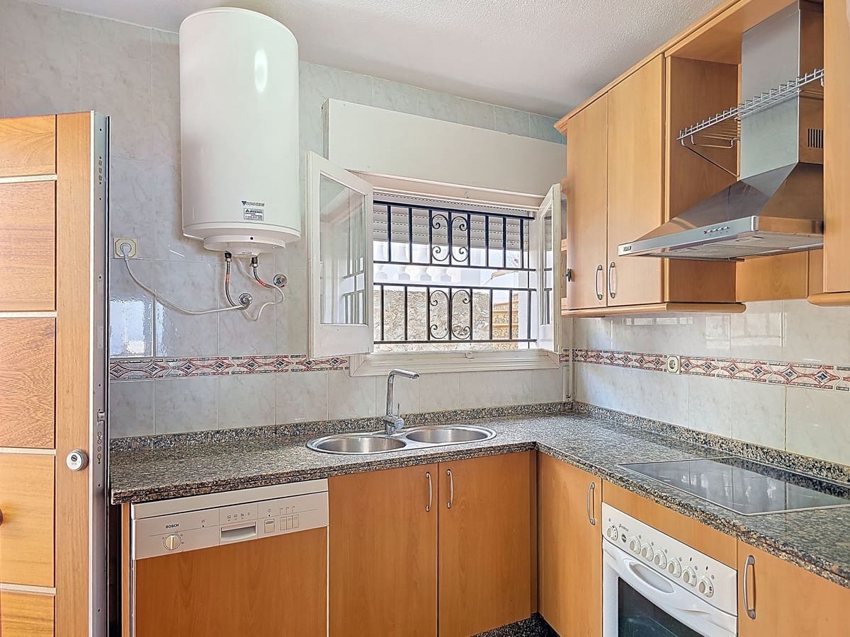 5 slaapkamer Villa te koop in Salobrena met zwembad garage - € 440.000 (Ref: 9165392)