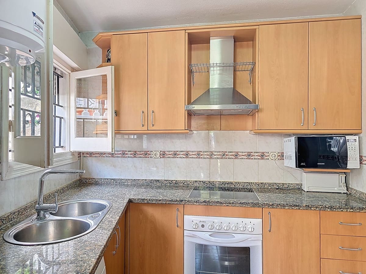 5 slaapkamer Villa te koop in Salobrena met zwembad garage - € 440.000 (Ref: 9165392)