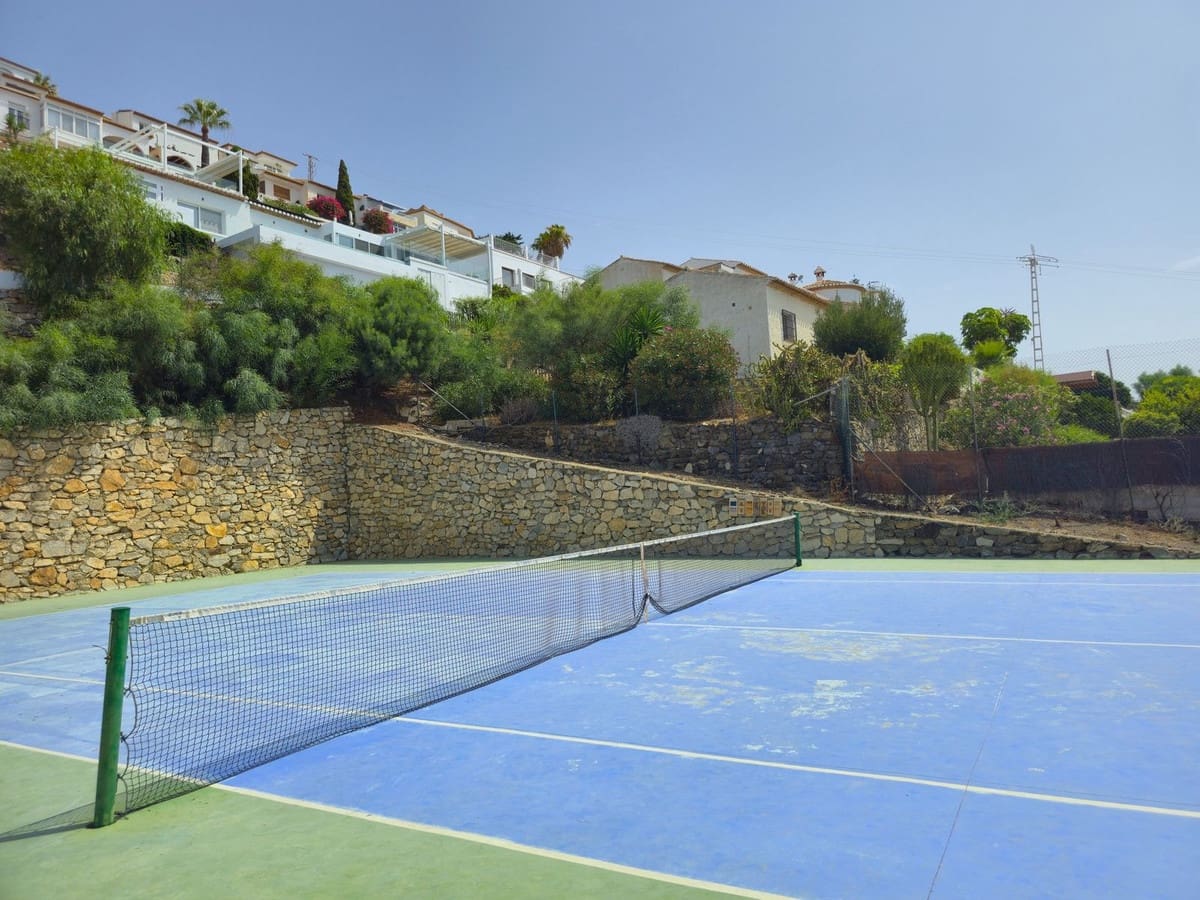 5 slaapkamer Villa te koop in Salobrena met zwembad garage - € 440.000 (Ref: 9165392)