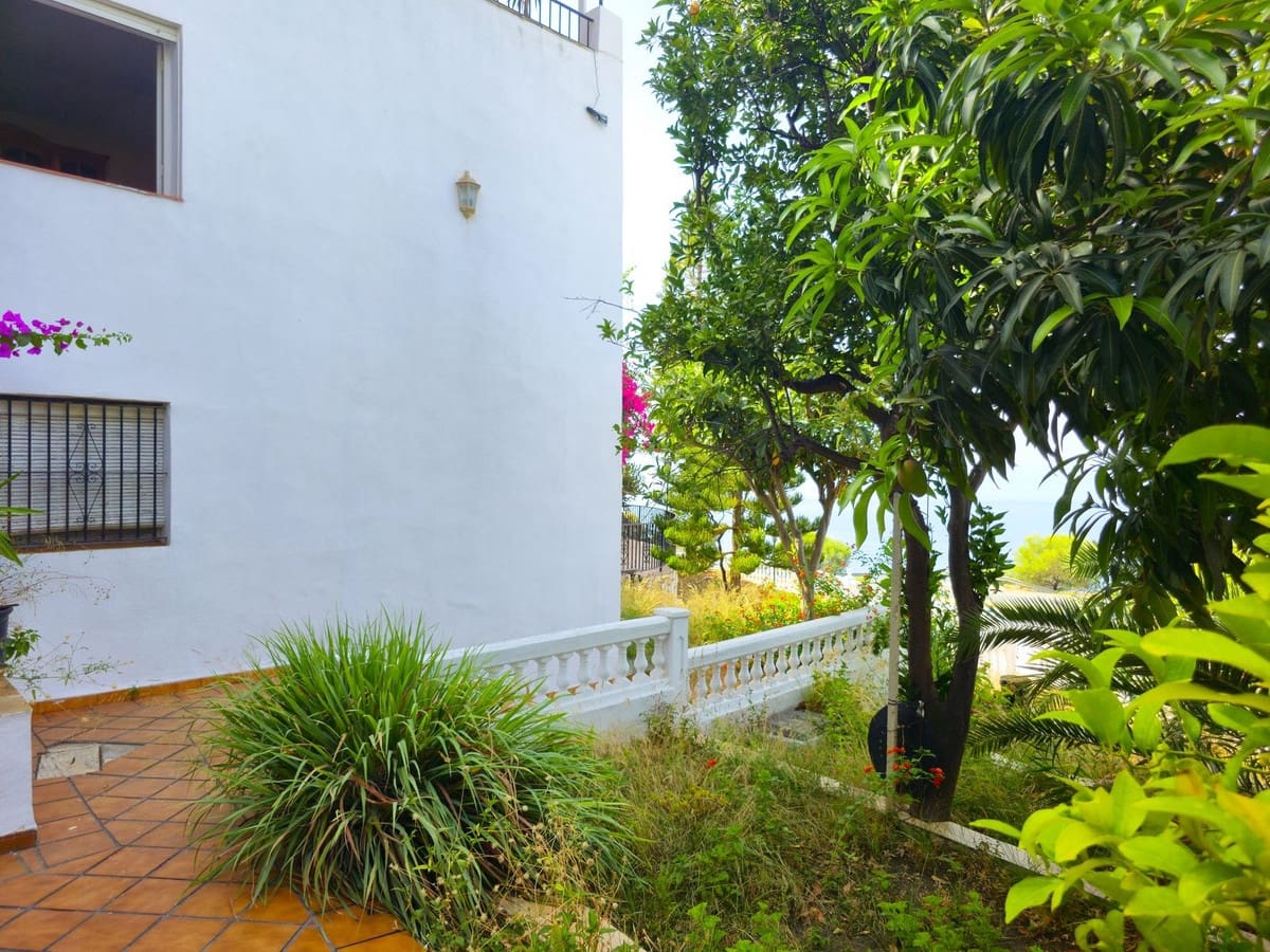 5 slaapkamer Villa te koop in Salobrena met zwembad garage - € 440.000 (Ref: 9165392)