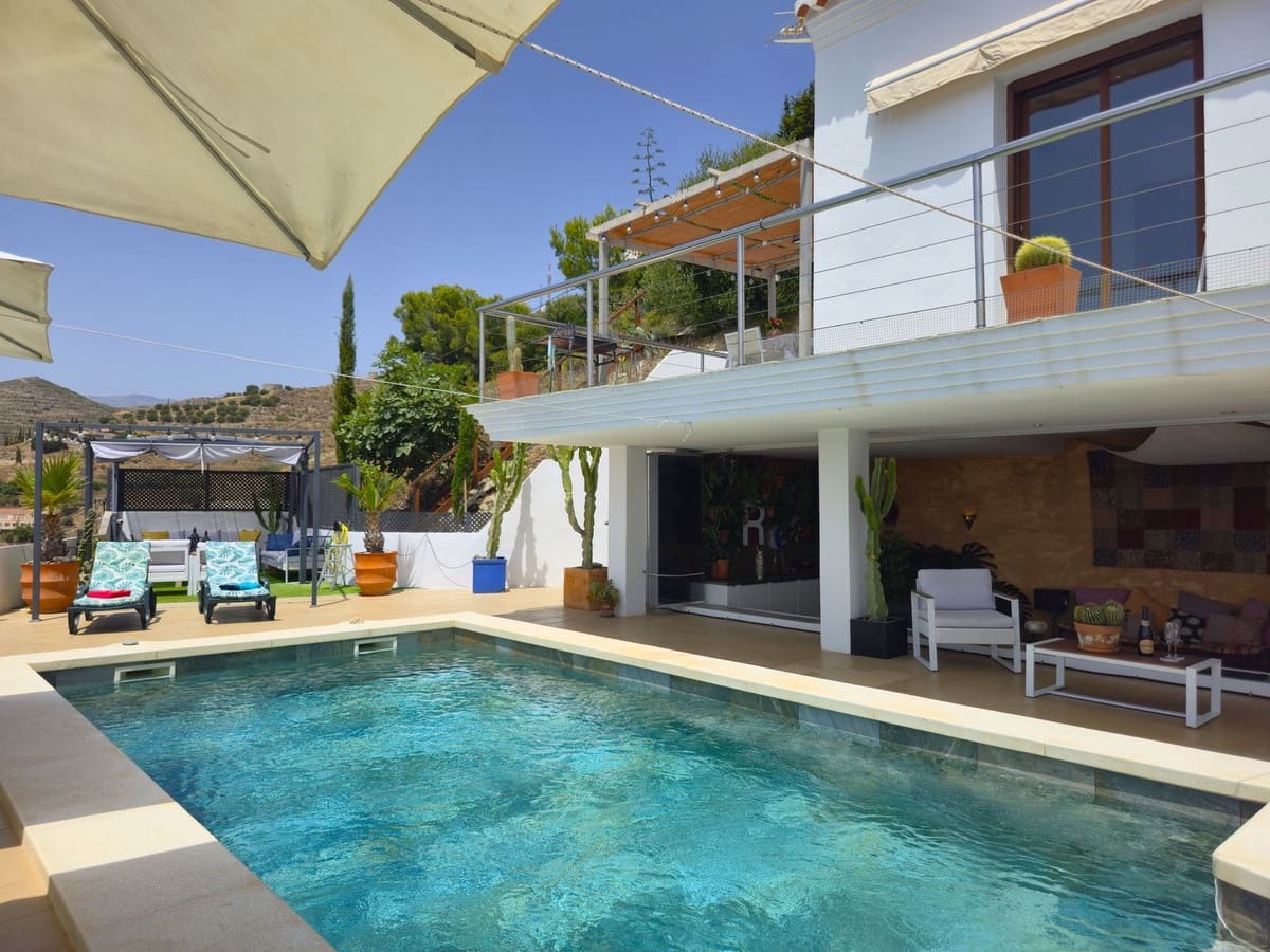 5 soveværelse Villa til salg i Almunecar med swimmingpool garage - € 945.000 (Ref: 9170986)