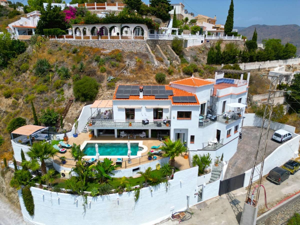 5 soveværelse Villa til salg i Almunecar med swimmingpool garage - € 945.000 (Ref: 9170986)