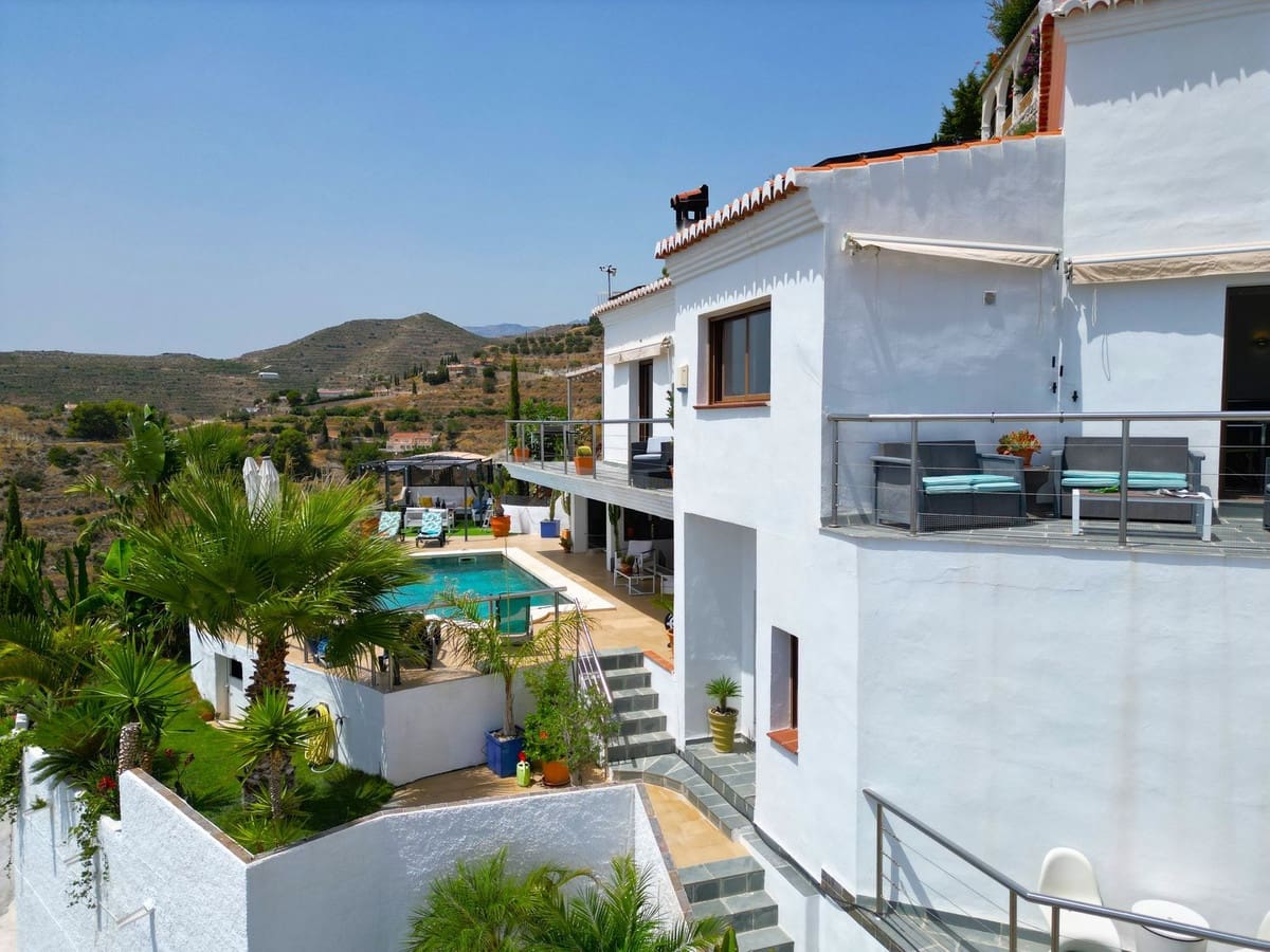 5 soveværelse Villa til salg i Almunecar med swimmingpool garage - € 945.000 (Ref: 9170986)