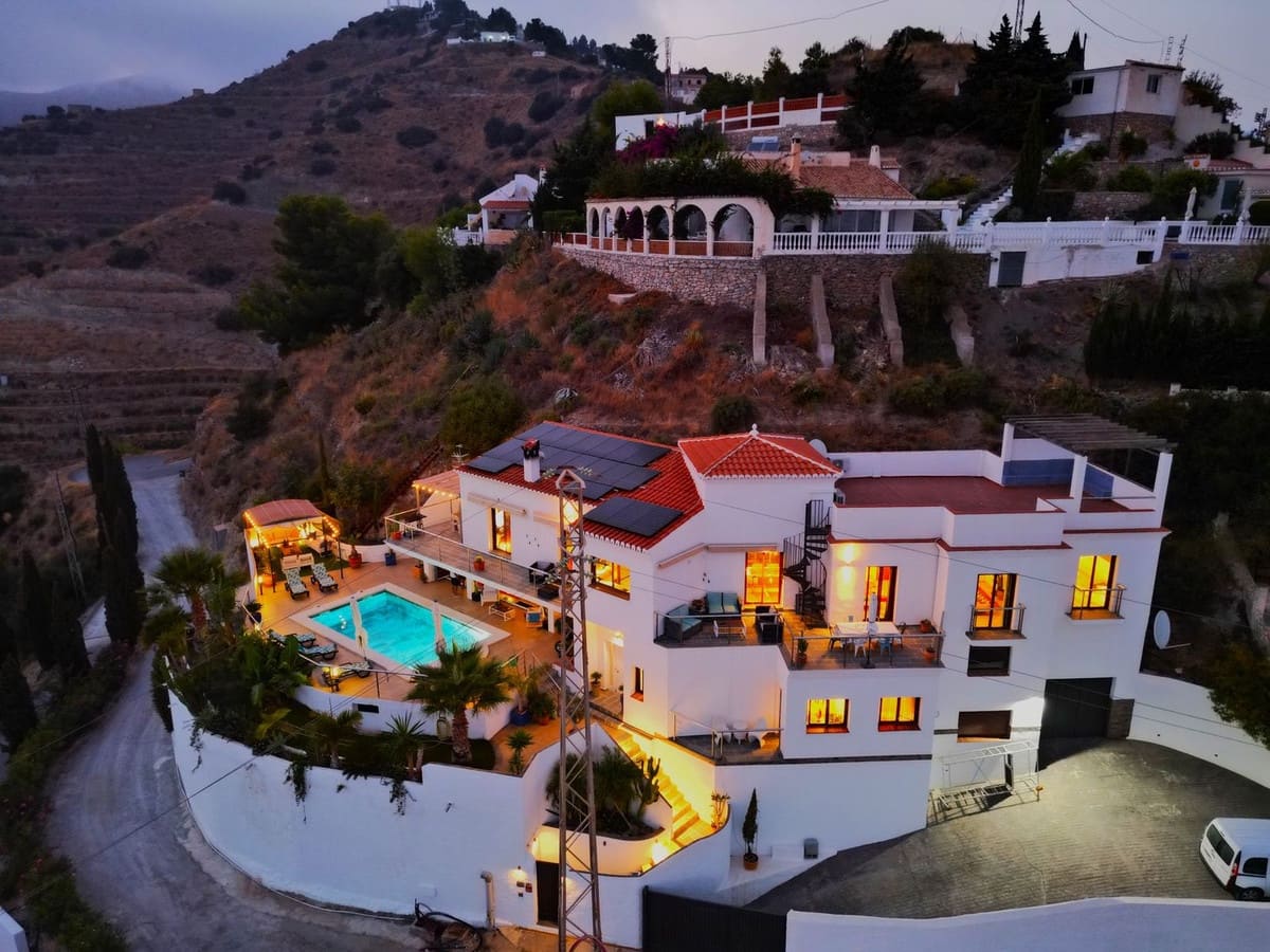 5 soveværelse Villa til salg i Almunecar med swimmingpool garage - € 945.000 (Ref: 9170986)