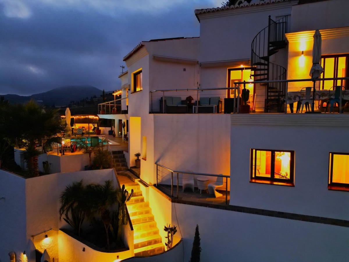 5 soveværelse Villa til salg i Almunecar med swimmingpool garage - € 945.000 (Ref: 9170986)