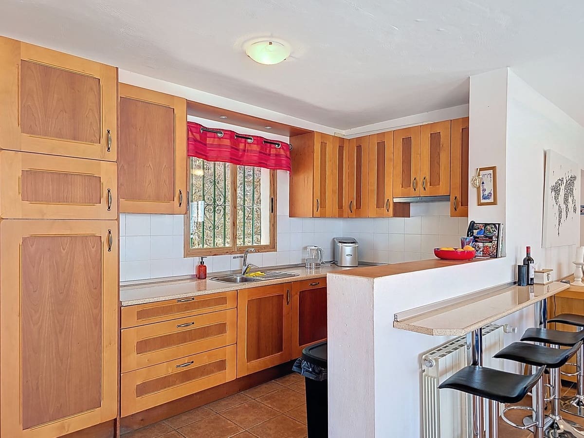 3 sypialnia Willa na sprzedaż w Arenas z basenem garażem - 450 000 € (Ref: 9180731)