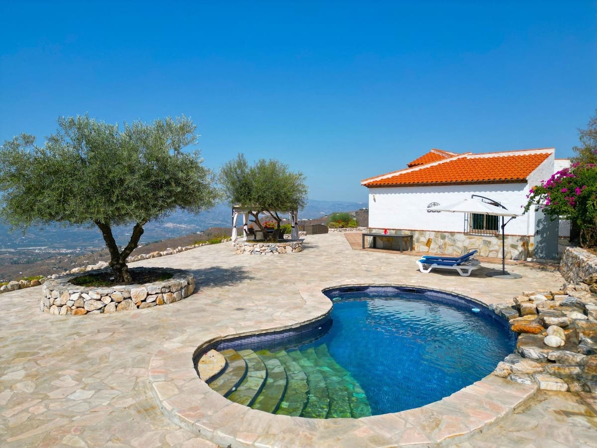 3 soverom Villa til salgs i Arenas med svømmebasseng garasje - € 450 000 (Ref: 9180731)