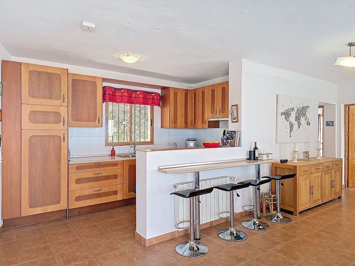 3 soverom Villa til salgs i Arenas med svømmebasseng garasje - € 450 000 (Ref: 9180731)