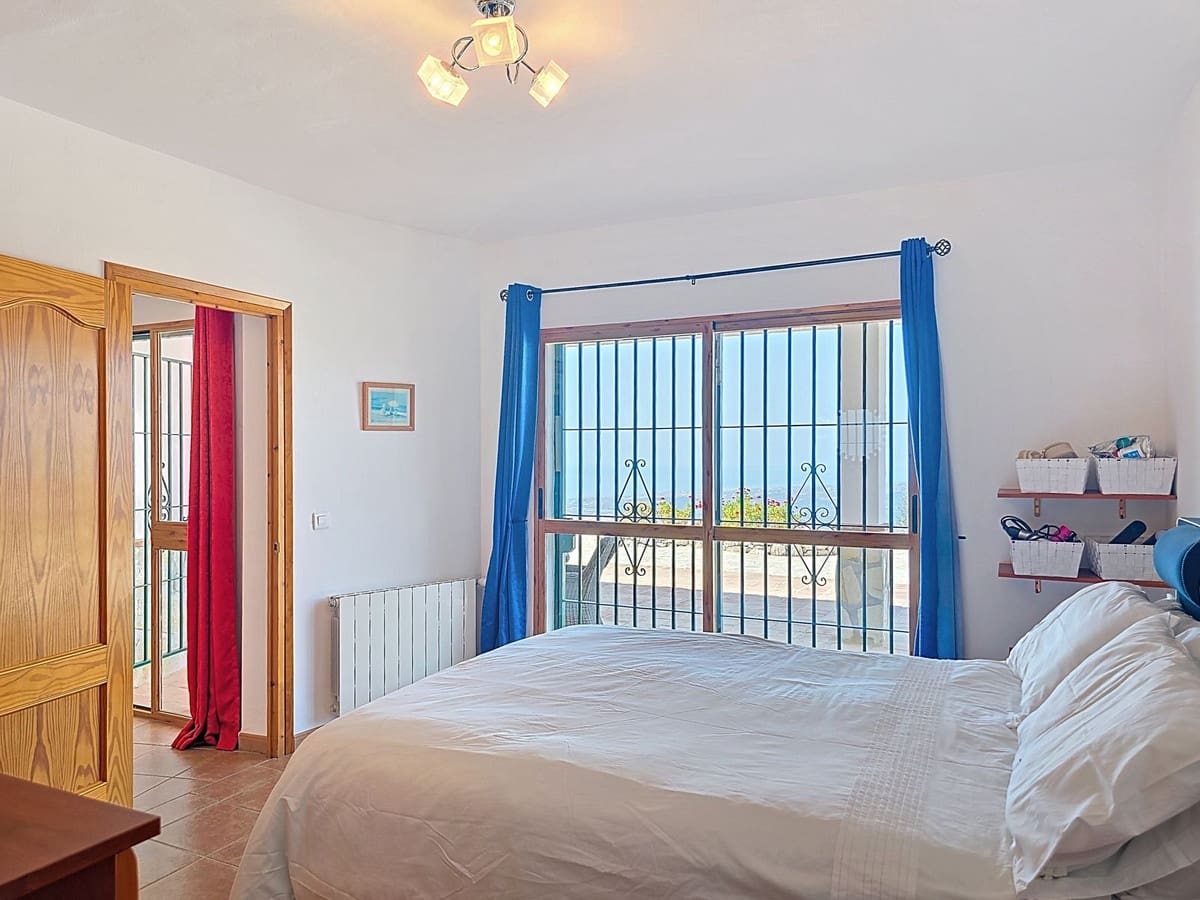 3 soverom Villa til salgs i Arenas med svømmebasseng garasje - € 450 000 (Ref: 9180731)