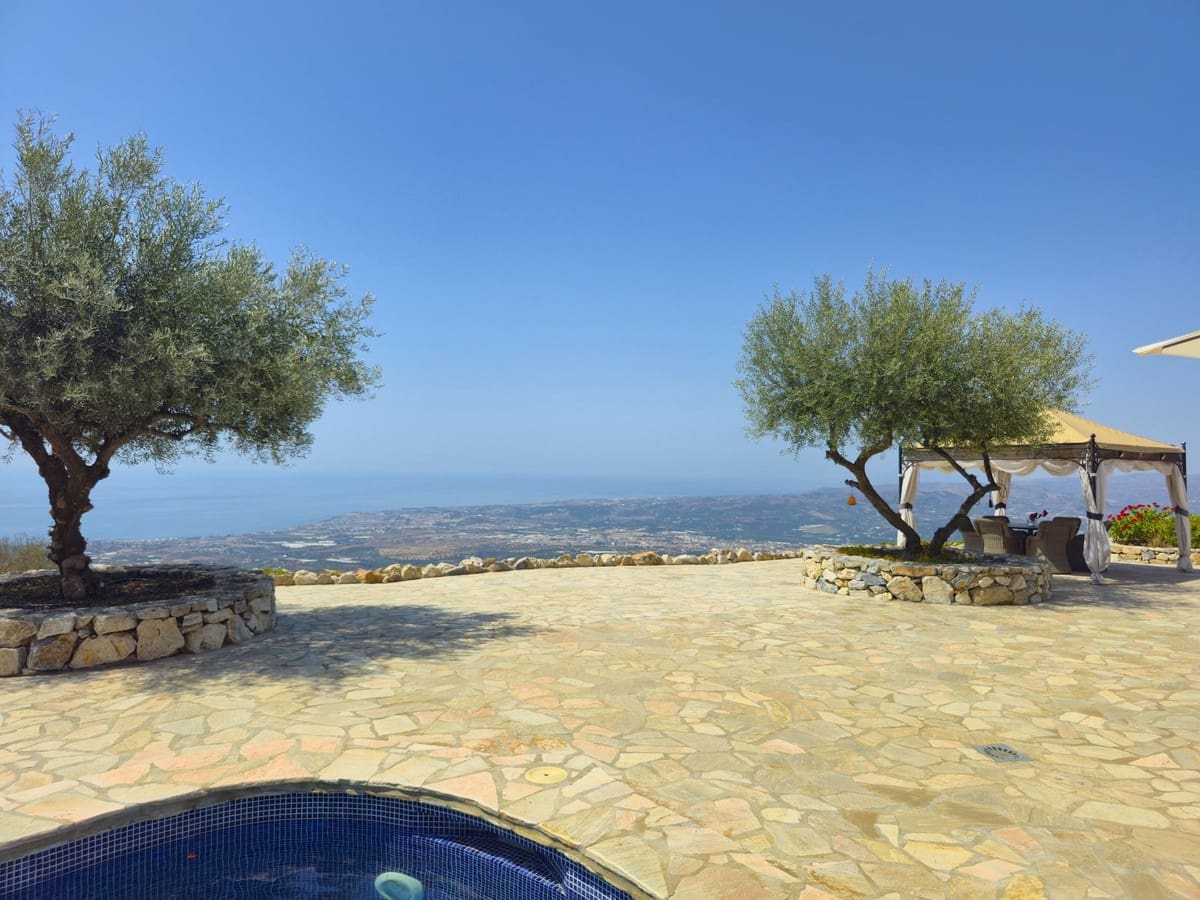 3 soverom Villa til salgs i Arenas med svømmebasseng garasje - € 450 000 (Ref: 9180731)