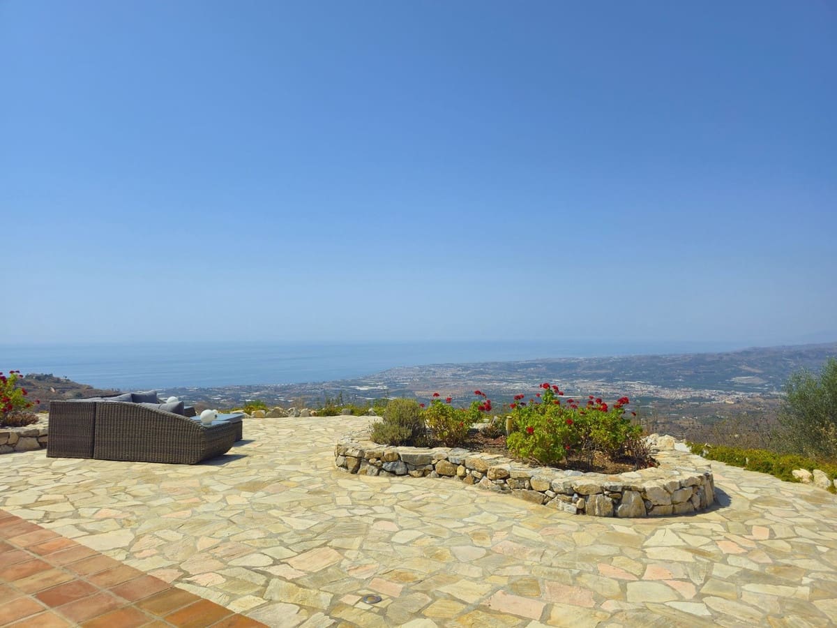 3 soverom Villa til salgs i Arenas med svømmebasseng garasje - € 450 000 (Ref: 9180731)